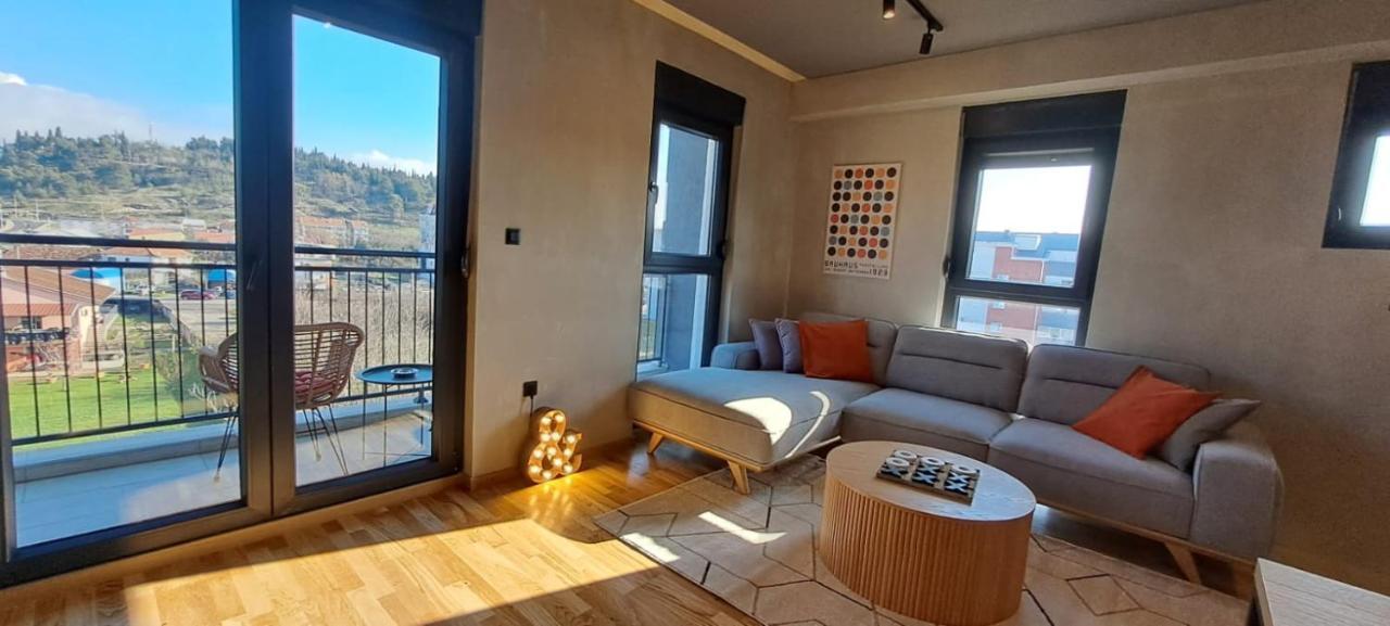 פודגוריצה Stylish One Bedroom Apartment מראה חיצוני תמונה