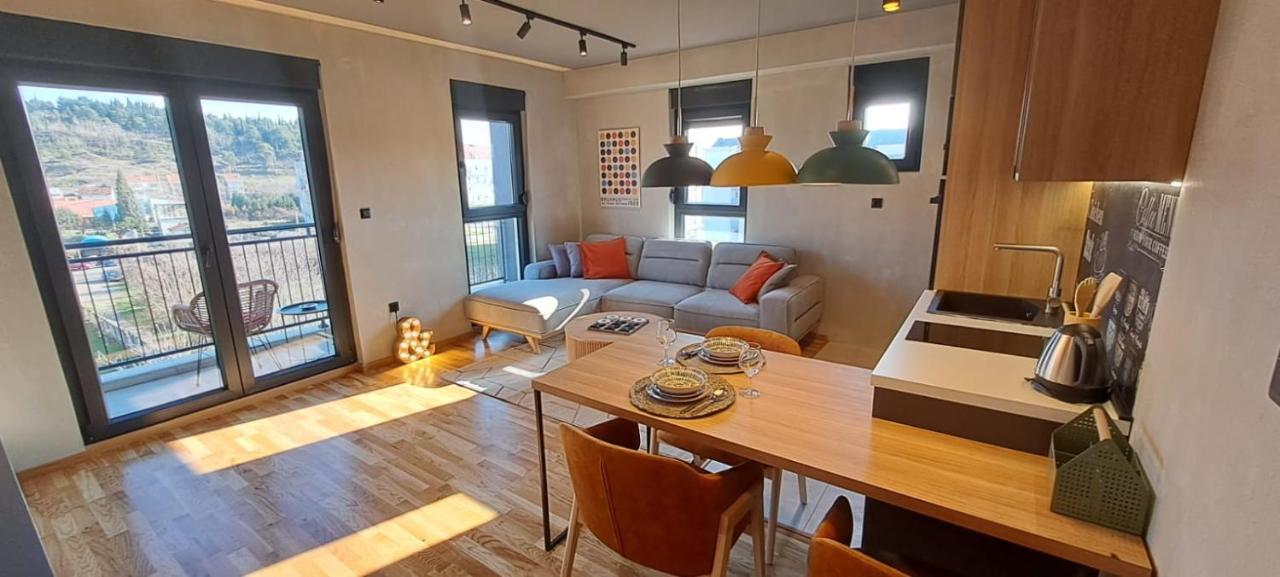 פודגוריצה Stylish One Bedroom Apartment מראה חיצוני תמונה
